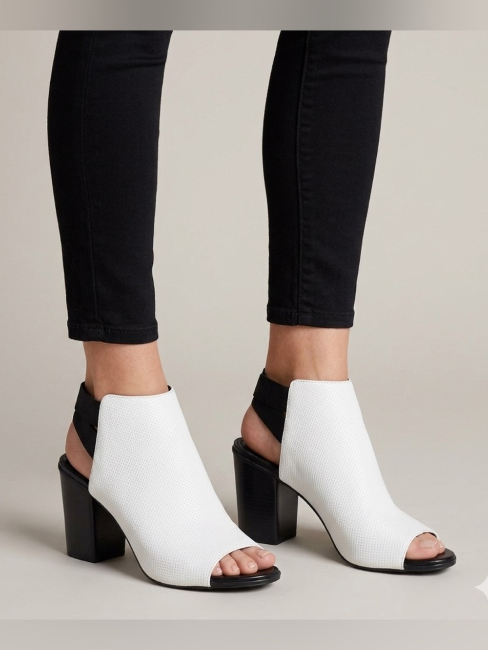 Kenneth Cole Reaction Fridah Fly Open Toe White Bootie